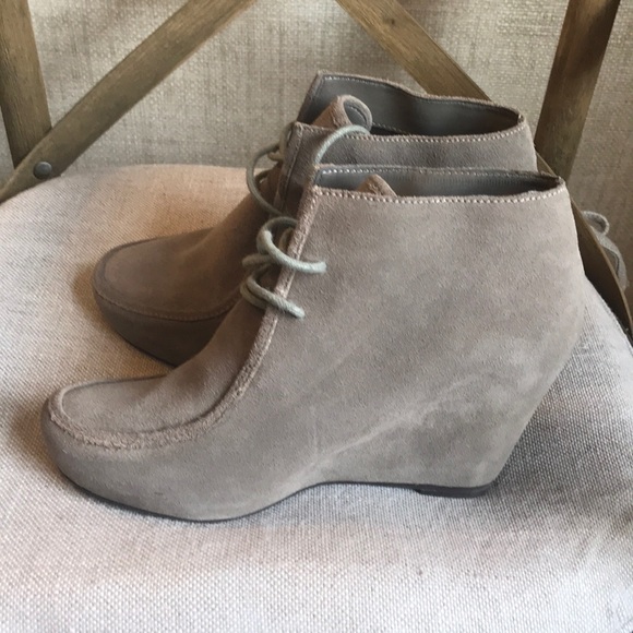 Dolce Vita suede wedge ankle booties - Picture 4 of 4